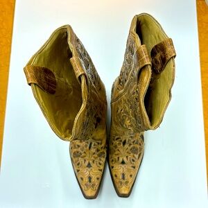 Corral Vintage tooled women’s boots